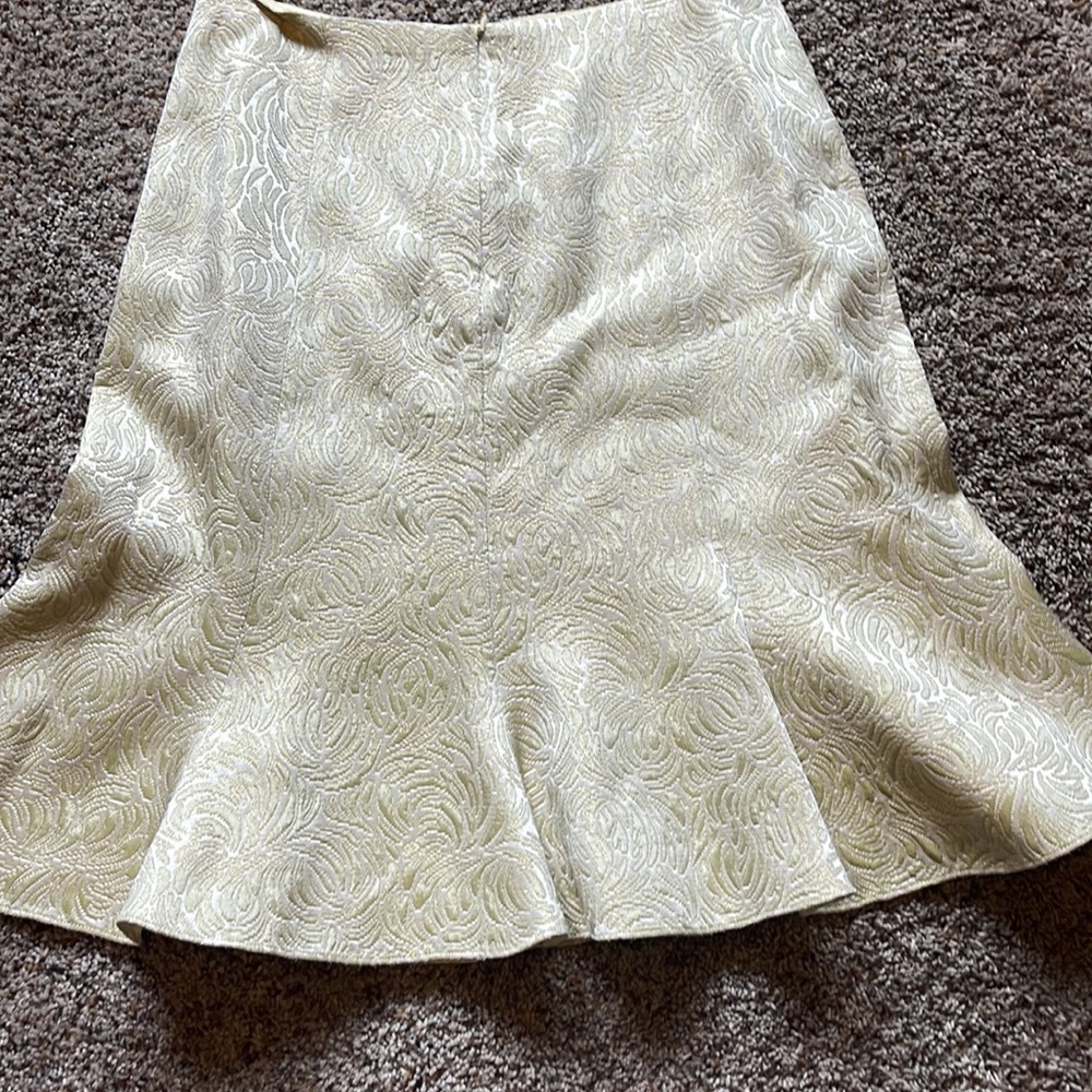 Light green brocade suit.  Vintage.  Worn once. - Picture 5 of 5